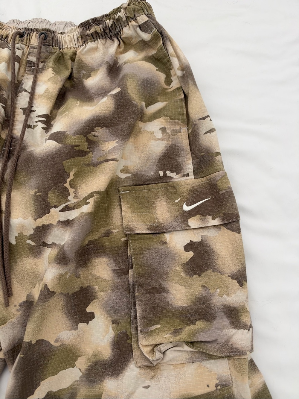 Nike Camo Cargo Pants - NWOT - Picture 2 of 4